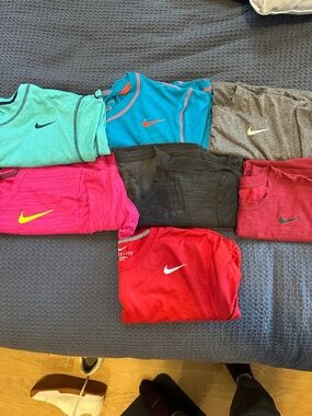 Nike Dry-Fit T-Shirts - Size L